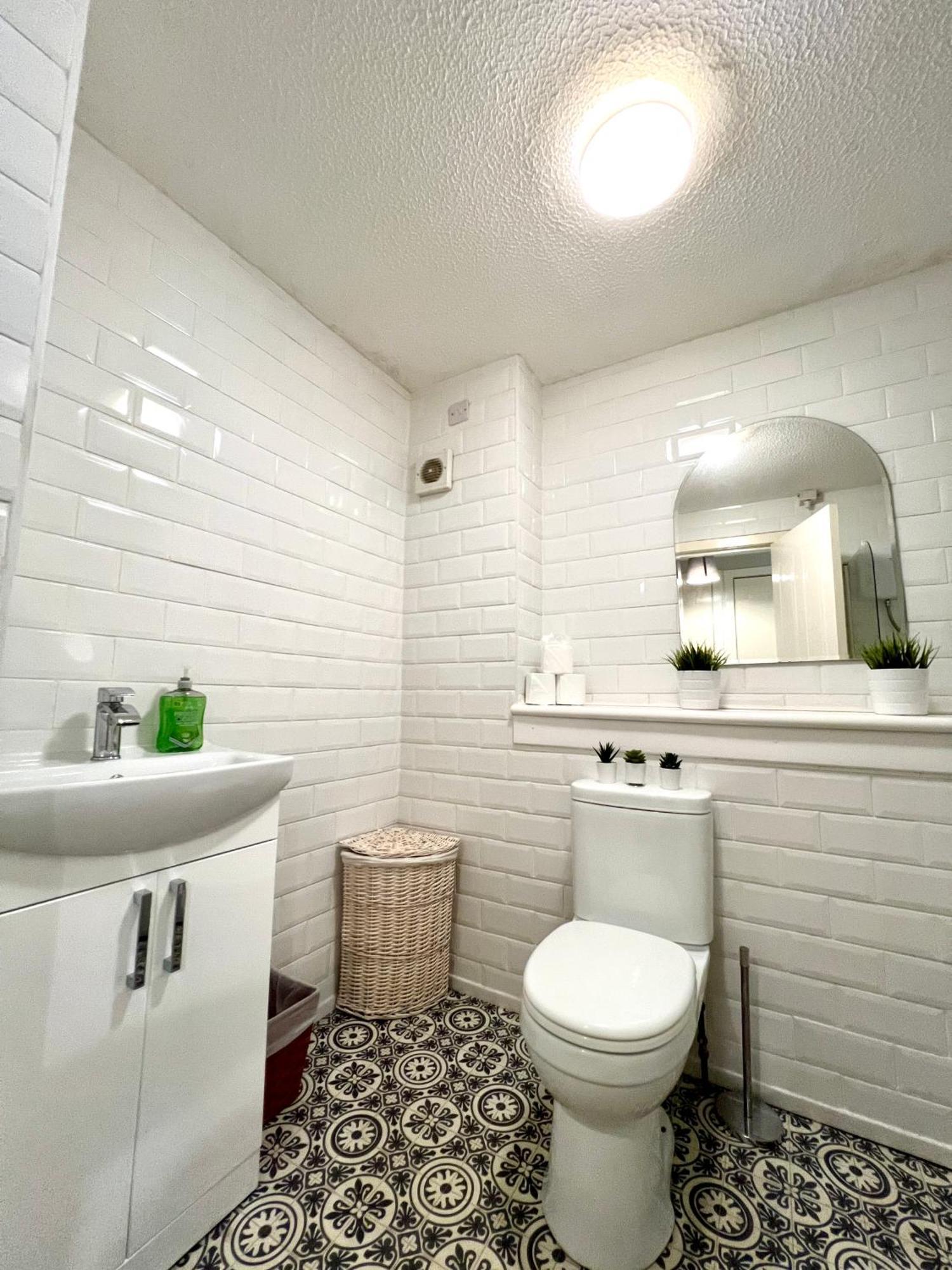 Spacious 2 Bed-Flat In Glasgow City - Free Parking 外观 照片